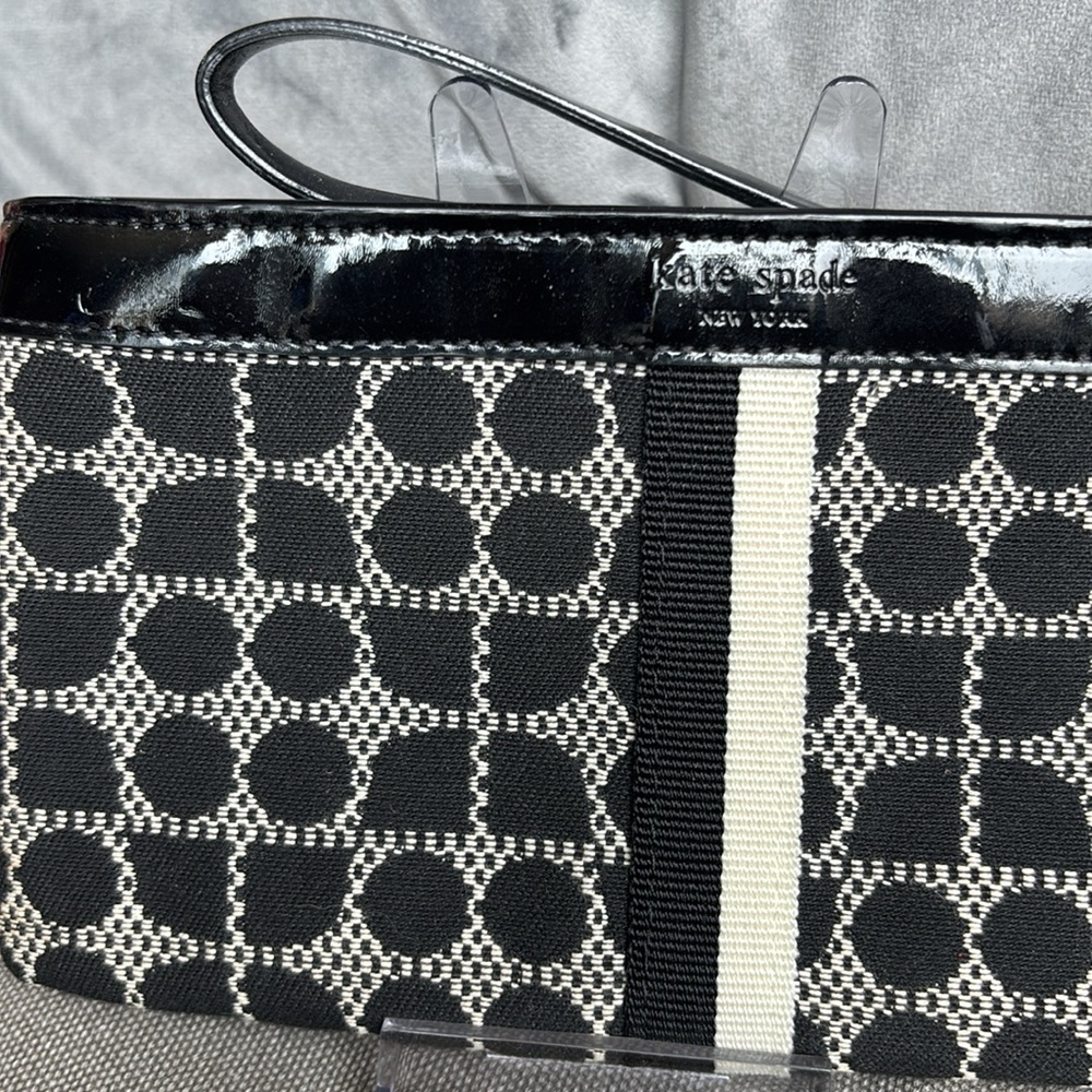 KATE SPADE CLASSIC NOEL CHRISSY WRISTLET - Picture 3 of 9